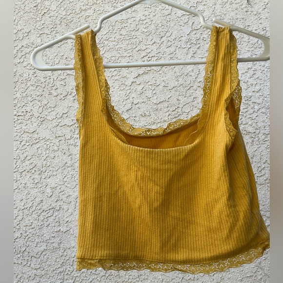Yellow crop top with lace - Picture 2 of 2